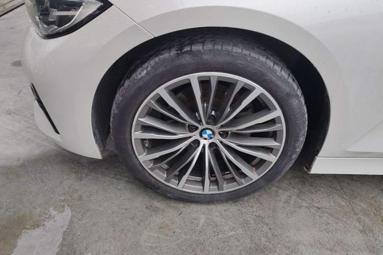 Used BMW 3 Series 2021 Restyled 320i Sport Package Left Front Wheel Hub