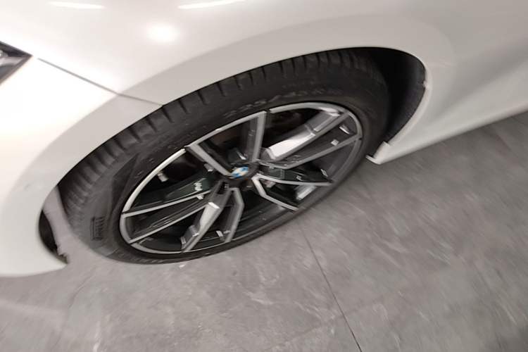 Used BMW 3 Series 2021 Restyled 325Li M Sport Package Left Front Wheel Hub