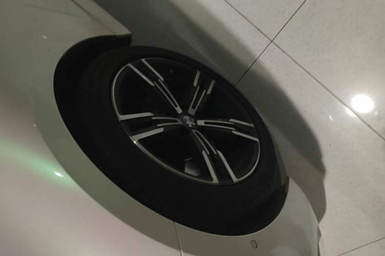 Used BMW 3 Series 2021 325i M Sport Package Left Front Wheel Hub