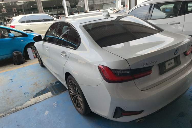 Used BMW 3 Series 2021 320i Sport Package Rear Left 45 Deg
