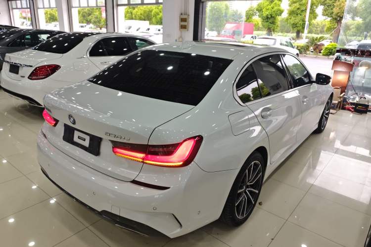Used BMW 3 Series 2021 Second Facelift 320Li M Sport Package Rear Right 45 Deg