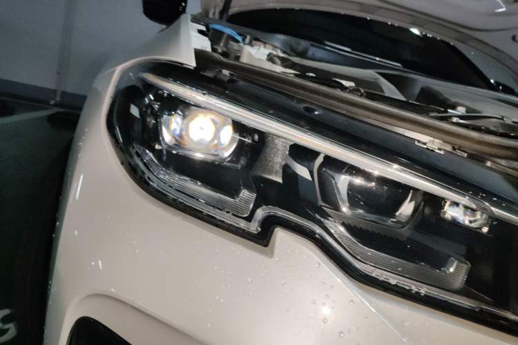 Used BMW 3 Series 2021 Restyled 325i M Sport Night Edition Package Right Front Headlight