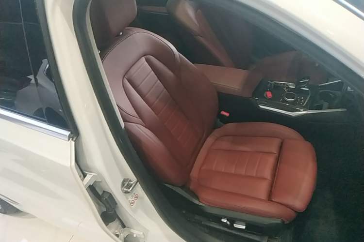 Used BMW 3 Series 2021 320Li M Sport Package Right Front Seat