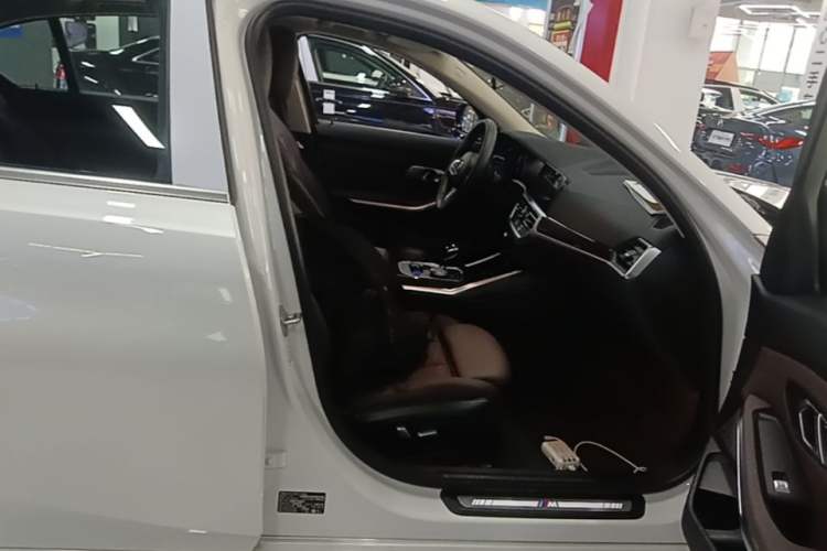 Used BMW 3 Series 2021 Restyled 325Li M Sport Package Right Front Seat