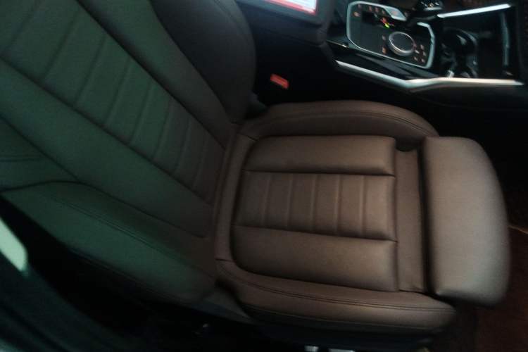 Used BMW 3 Series 2021 Second Facelift 320Li M Sport Package Right Front Seat