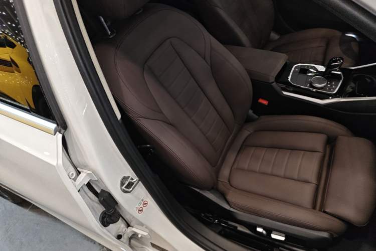 Used BMW 3 Series 2021 Second Facelift 320Li M Sport Package Right Front Seat