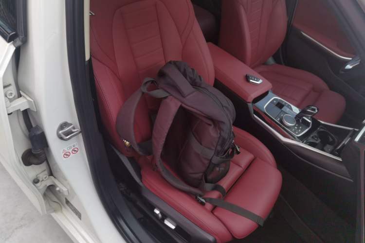 Used BMW 3 Series 2021 Restyled 320i Sport Package Right Front Seat