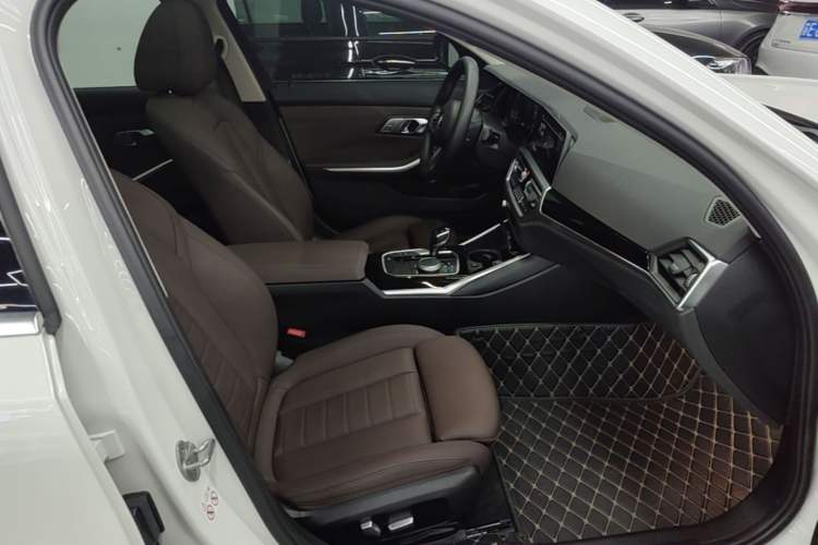 Used BMW 3 Series 2021 Facelifted 320Li M Sport Package Right Front Seat