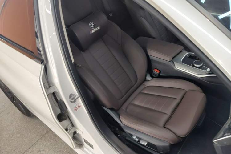 Used BMW 3 Series 2021 Restyled 325i M Sport Night Edition Package Right Front Seat