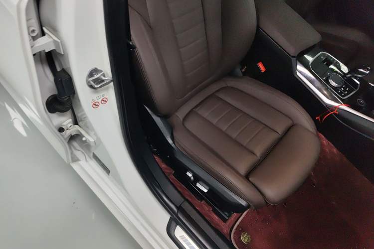 Used BMW 3 Series 2021 Restyled 325Li M Sport Package Right Front Seat