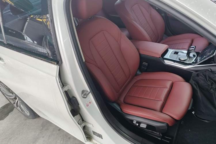 Used BMW 3 Series 2021 Restyled 320i Sport Package Right Front Seat