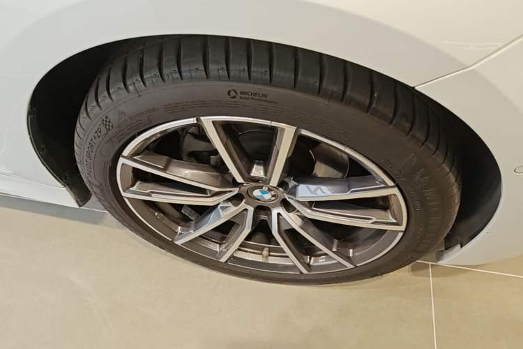 Used BMW 3 Series 2021 Facelifted 320Li M Sport Package Right Front Wheel Hub
