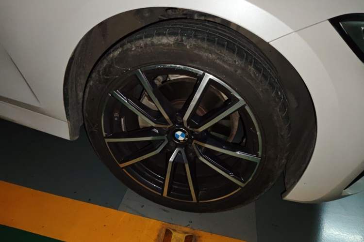 Used BMW 3 Series 2021 Second Facelift 320Li M Sport Package Right Front Wheel Hub