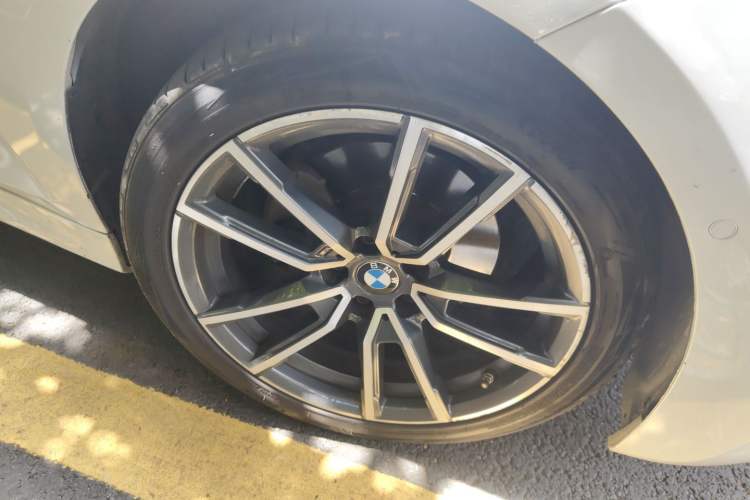 Used BMW 3 Series 2021 Second Facelift 325Li M Sport Package Right Front Wheel Hub