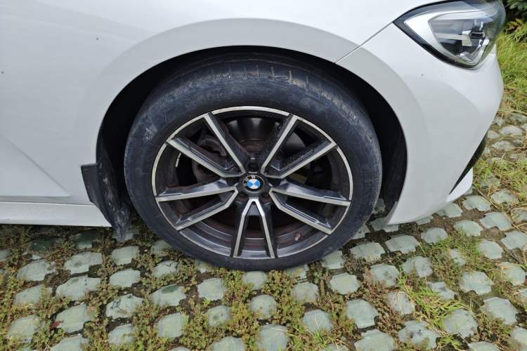 Used BMW 3 Series 2021 320Li M Sport Package Right Front Wheel Hub