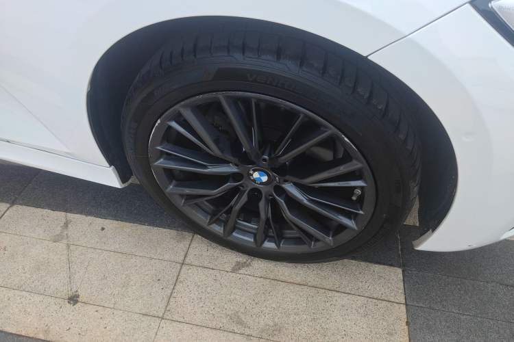 Used BMW 3 Series 2021 325Li M Sport Shadowline Package Right Front Wheel Hub