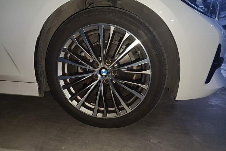 Used BMW 3 Series 2021 Restyled 320i Sport Package Right Front Wheel Hub