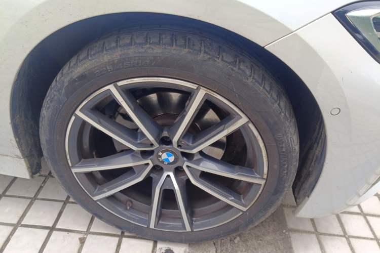 Used BMW 3 Series 2021 325Li M Sport Package Right Front Wheel Hub