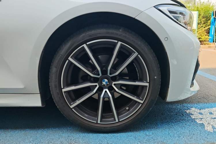 Used BMW 3 Series 2021 Restyled 325Li M Sport Package Right Front Wheel Hub