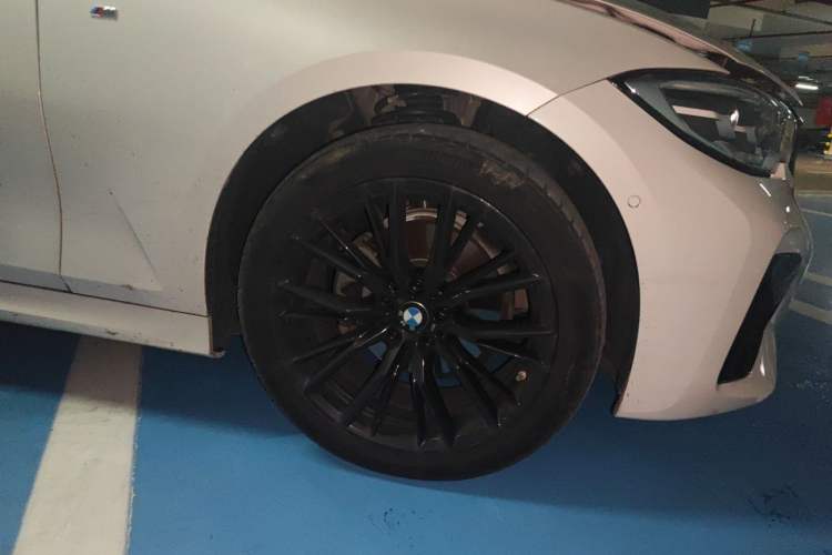 Used BMW 3 Series 2021 325Li M Sport Shadowline Package Right Front Wheel Hub