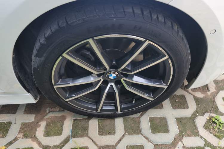 Used BMW 3 Series 2021 325Li xDrive M Sport Package Right Front Wheel Hub
