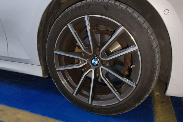 Used BMW 3 Series 2021 325Li xDrive M Sport Package Right Front Wheel Hub