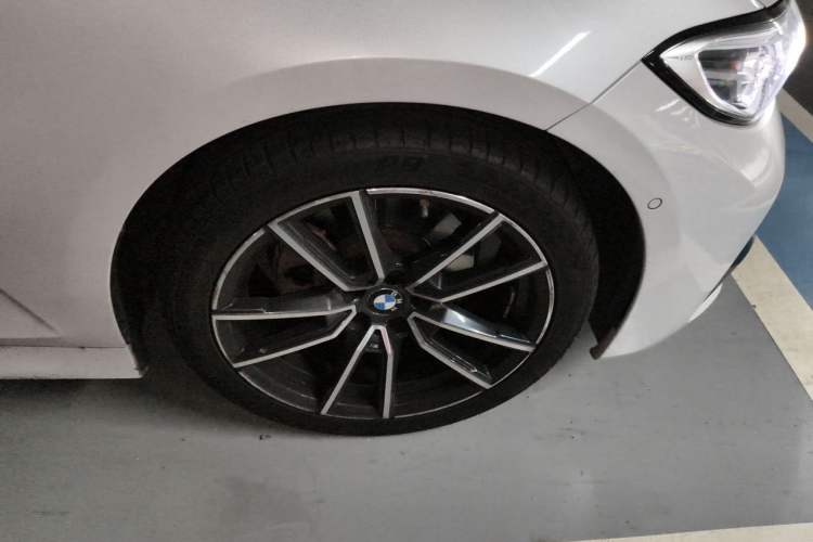 Used BMW 3 Series 2021 325Li M Sport Package Right Front Wheel Hub