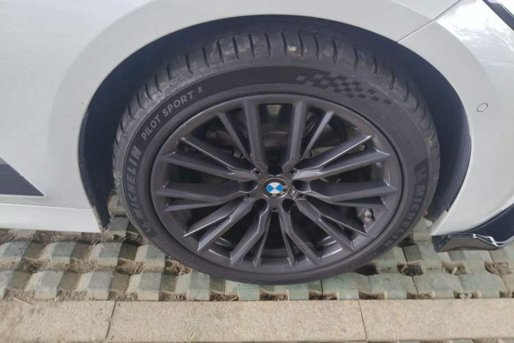 Used BMW 3 Series 2021 Restyled 325i M Sport Night Edition Package Right Front Wheel Hub
