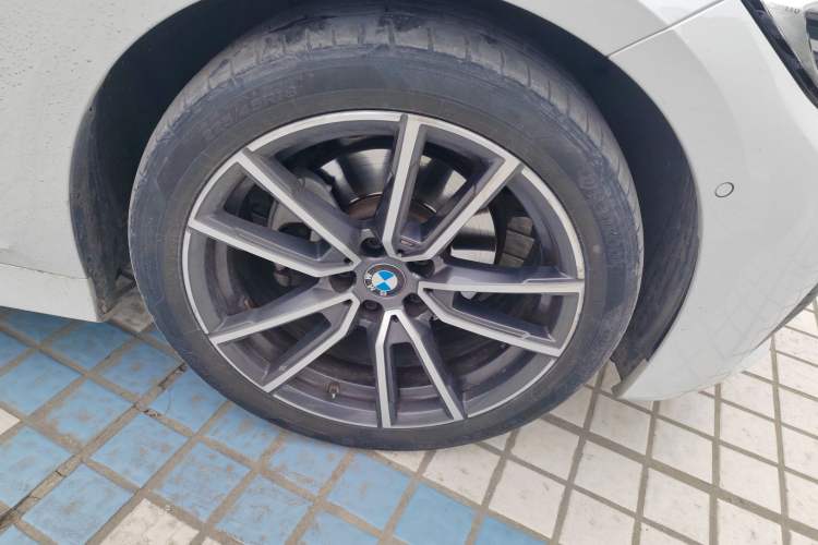 Used BMW 3 Series 2021 325Li M Sport Package Right Front Wheel Hub