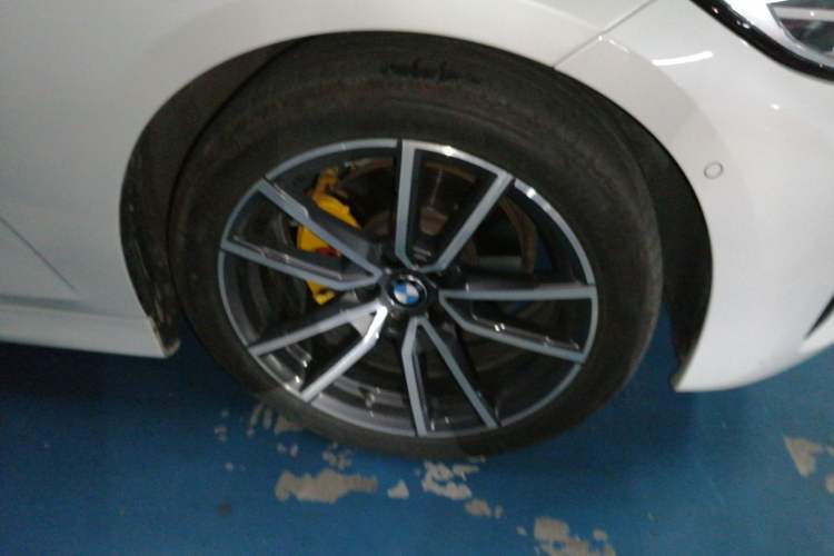Used BMW 3 Series 2021 325Li M Sport Package Right Front Wheel Hub
