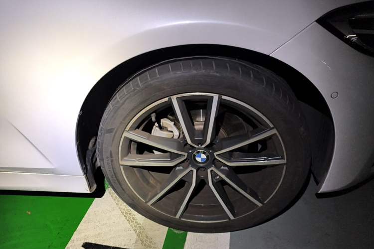 Used BMW 3 Series 2021 320Li M Sport Package Right Front Wheel Hub