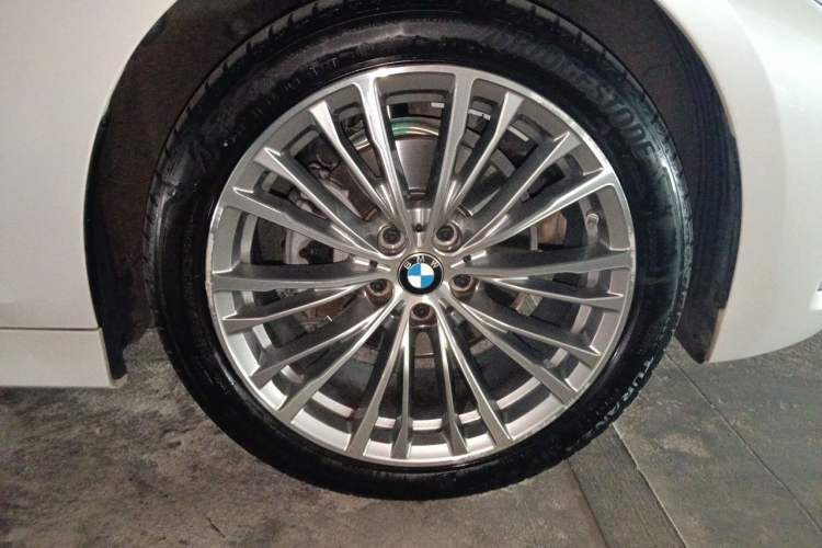 Used BMW 3 Series 2021 Restyled 320i Sport Package Right Front Wheel Hub