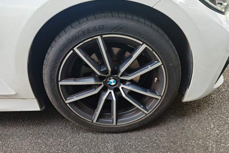 Used BMW 3 Series 2021 320Li M Sport Package Right Front Wheel Hub