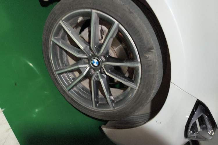 Used BMW 3 Series 2021 Second Facelift 320Li M Sport Package Right Front Wheel Hub