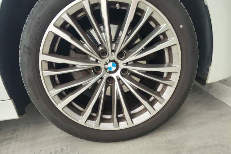 Used BMW 3 Series 2021 Second Facelift 320i Sport Package Right Front Wheel Hub