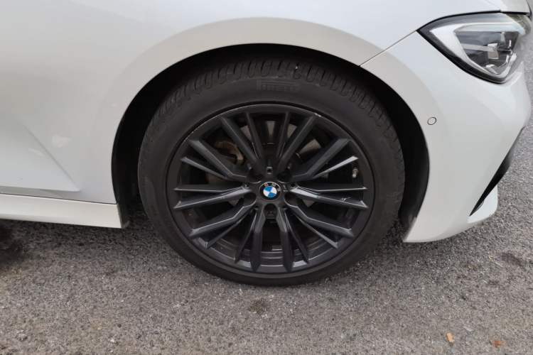 Used BMW 3 Series 2021 325Li M Sport Shadowline Package Right Front Wheel Hub