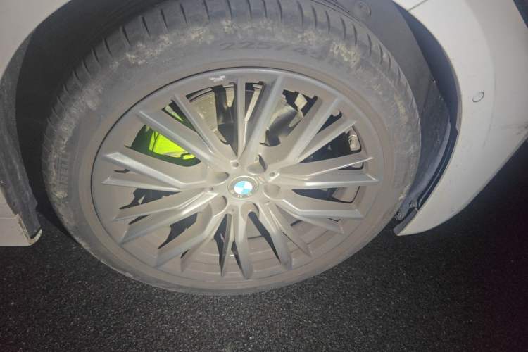 Used BMW 3 Series 2021 325Li M Sport Shadowline Package Right Front Wheel Hub