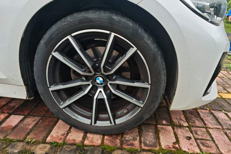 Used BMW 3 Series 2021 Second Facelift 320Li M Sport Package Right Front Wheel Hub