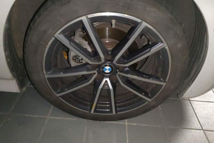 Used BMW 3 Series 2021 Second Facelift 325Li M Sport Package Right Front Wheel Hub
