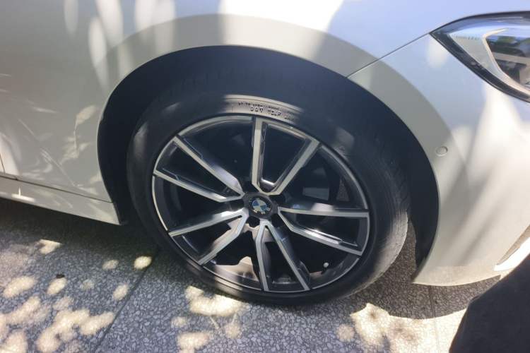 Used BMW 3 Series 2021 325Li M Sport Package Right Front Wheel Hub