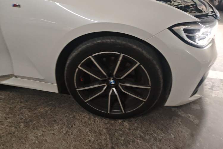 Used BMW 3 Series 2021 325Li M Sport Package Right Front Wheel Hub
