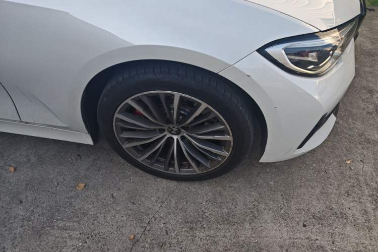 Used BMW 3 Series 2021 320i Sport Package Right Front Wheel Hub