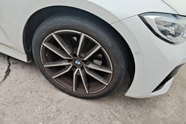 Used BMW 3 Series 2021 320Li M Sport Package Right Front Wheel Hub