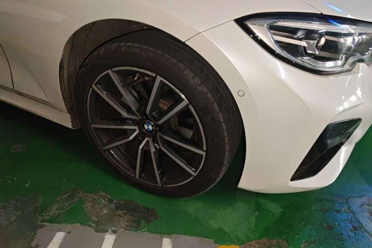 Used BMW 3 Series 2021 325Li xDrive M Sport Package Right Front Wheel Hub