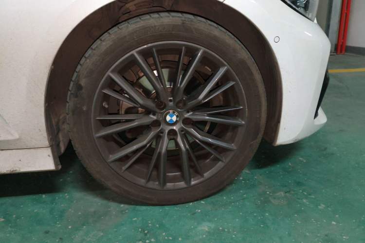Used BMW 3 Series 2021 Second Facelift 325Li M Sport Night Edition Package Right Front Wheel Hub