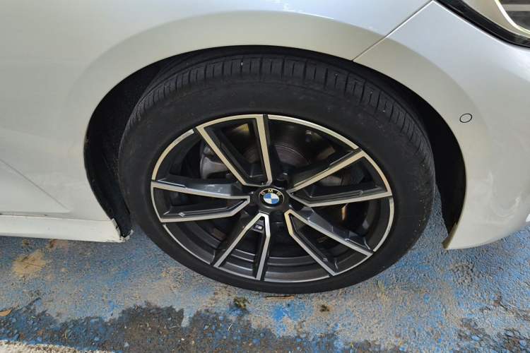 Used BMW 3 Series 2021 Restyled 325Li M Sport Package Right Front Wheel Hub