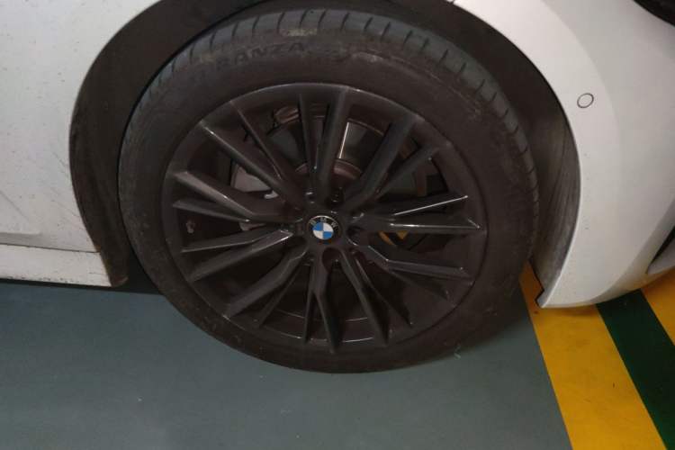 Used BMW 3 Series 2021 Second Facelift 325i M Sport Night Edition Package Right Front Wheel Hub