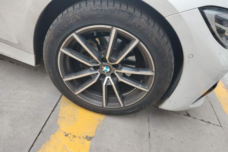 Used BMW 3 Series 2021 Facelifted 320Li M Sport Package Right Front Wheel Hub