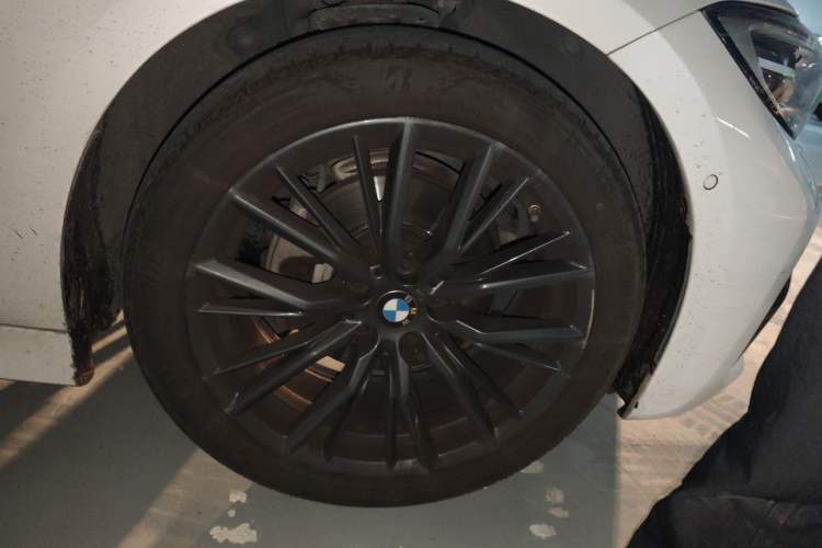 Used BMW 3 Series 2021 Second Facelift 325i M Sport Night Edition Package Right Front Wheel Hub