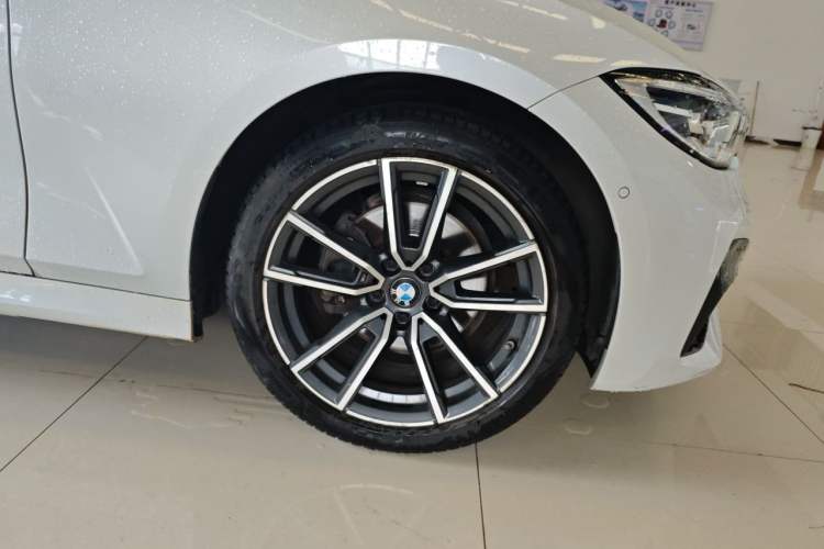 Used BMW 3 Series 2021 Second Facelift 325Li M Sport Package Right Front Wheel Hub